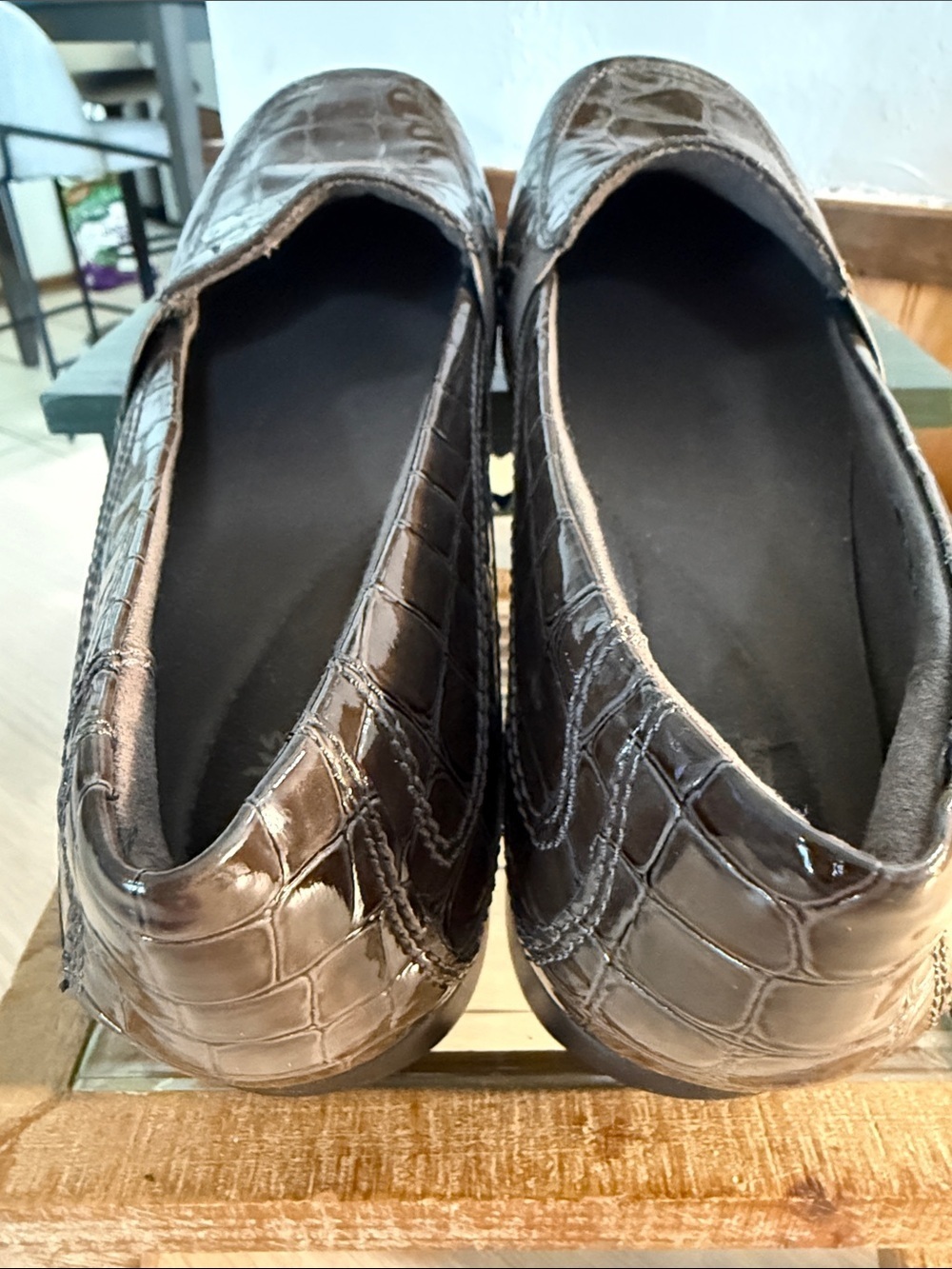 Clark’s Patent Leather Brown Croc-Embossed Slip-On Loafers - Picture 4 of 9